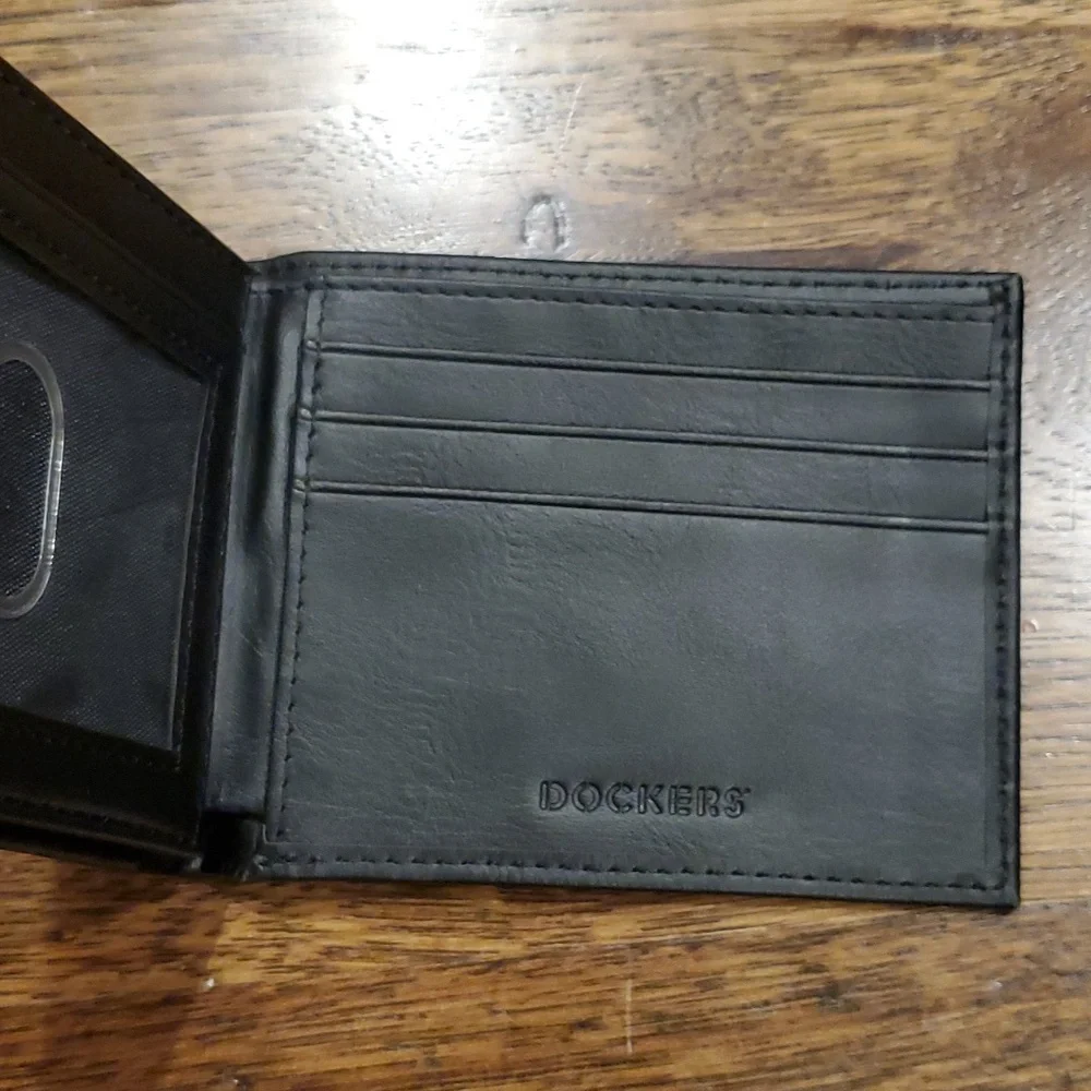 Mens Dockers black bifold wallet